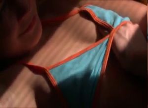 Студентки лесбиянки ласкаются друг с дружкой